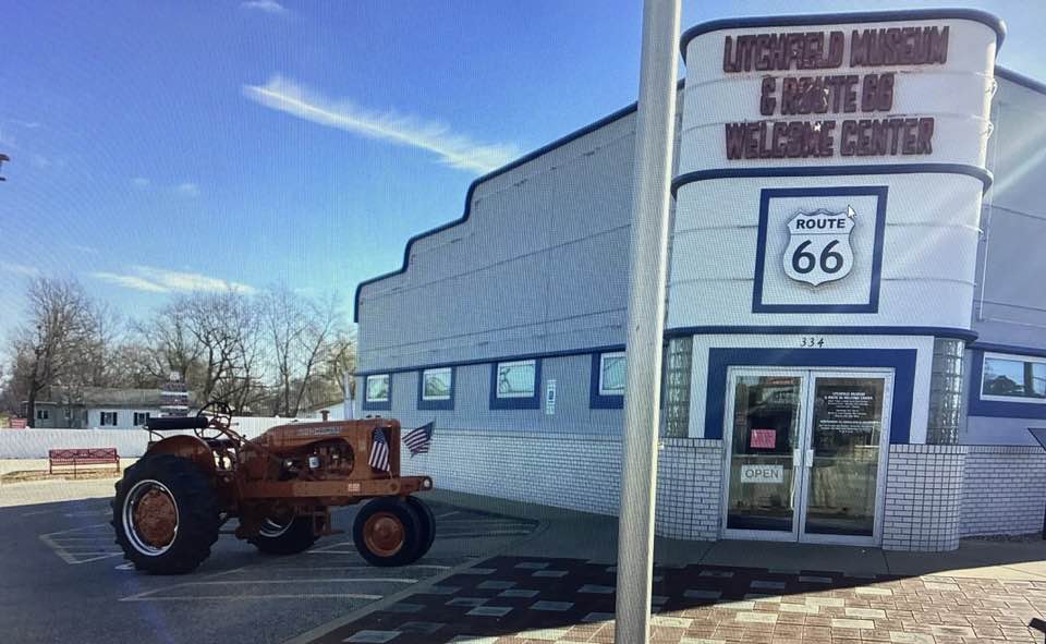 Celebration 100 years on Route 66 with a Tractor Drive - Traveling